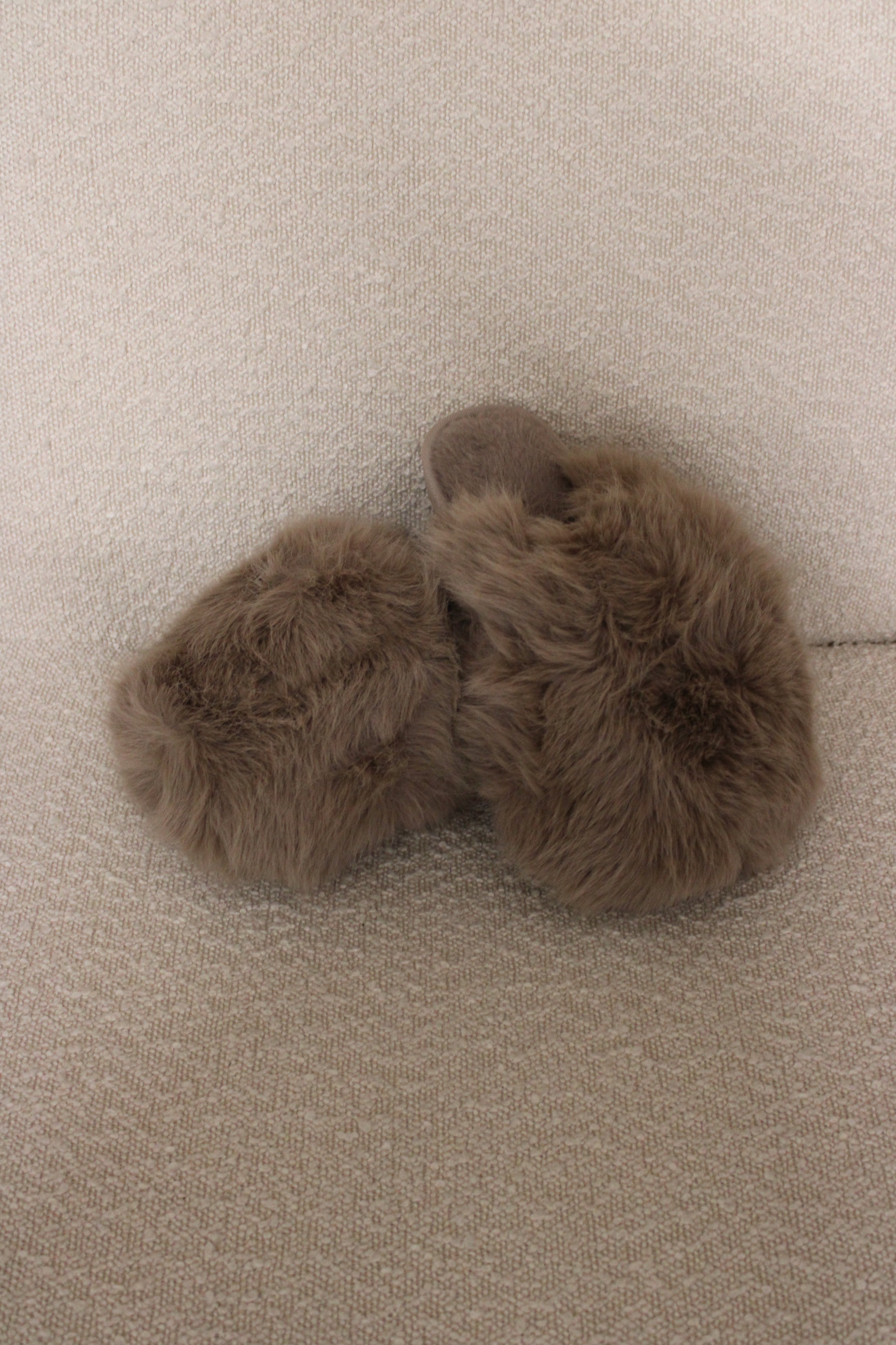 Round toe flat shoes