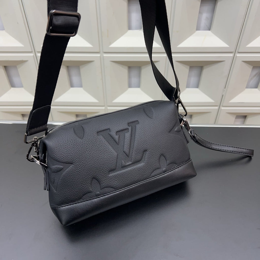 New  Black Leather V Logo Men's BagsXC052025110304