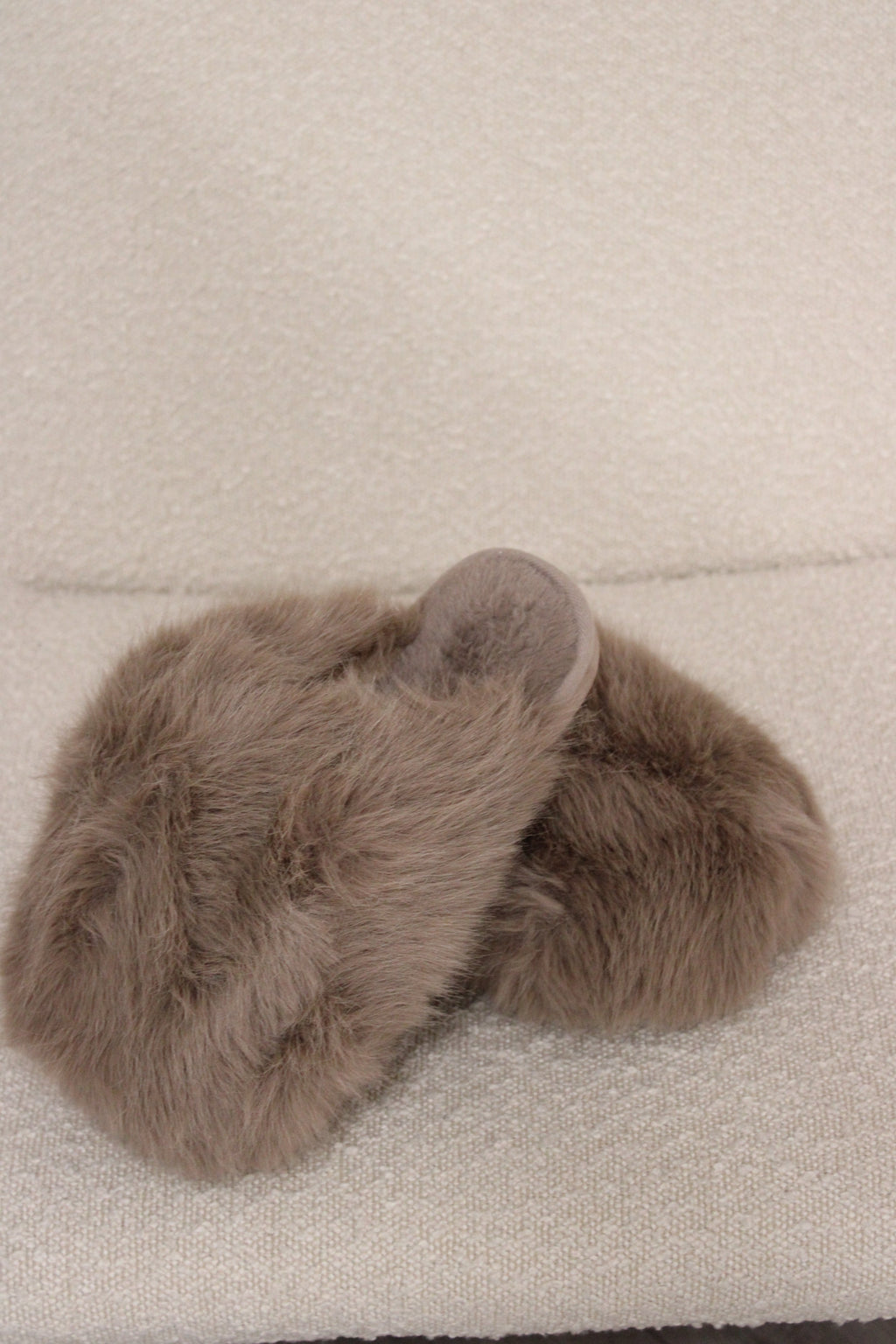 Round toe flat shoes
