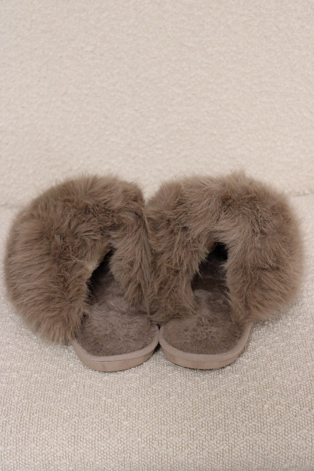 Round toe flat shoes