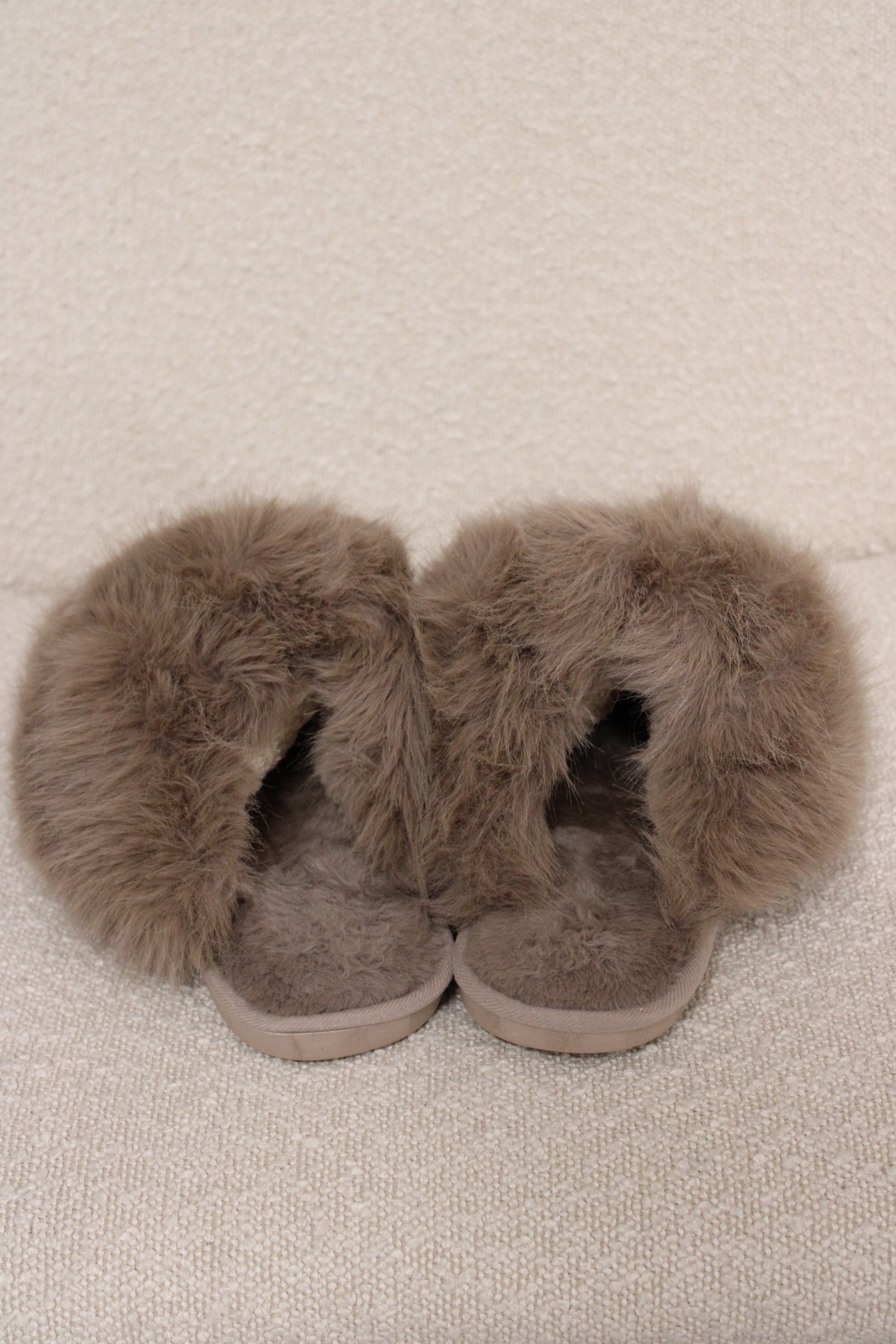 Round toe flat shoes